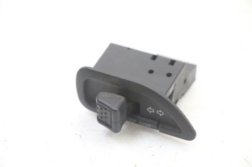 photo de COMMODO CLIGNOTANT PIAGGIO NRG POWER PUREJET 50 (2018 - 2021) - Zoom état d’usage