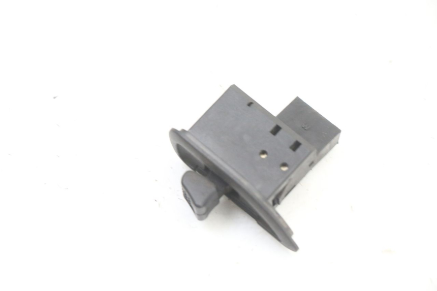 photo de COMMODO CLIGNOTANT PIAGGIO NRG POWER PUREJET 50 (2018 - 2021) - Autre angle de vue