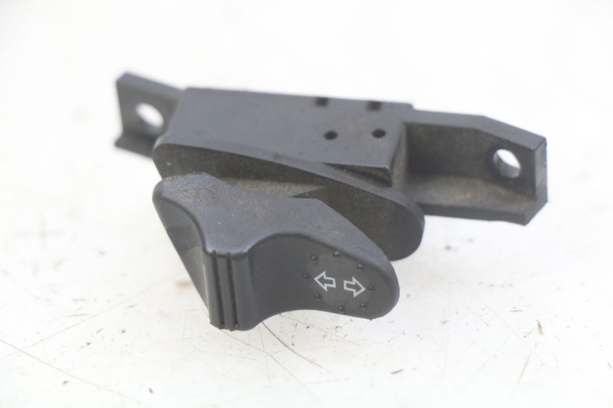 photo de COMMODO CLIGNOTANT PIAGGIO VESPA LX 2T 50 (2005 - 2013) - Autre angle de vue