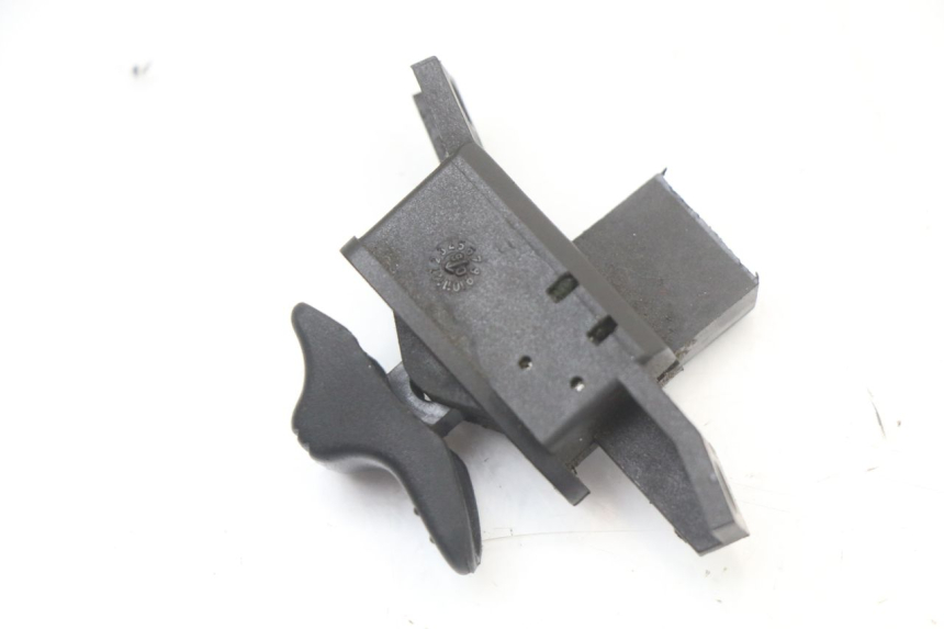 photo de COMMODO CLIGNOTANT PIAGGIO VESPA LX 125 (2005 - 2010) - Autre angle de vue