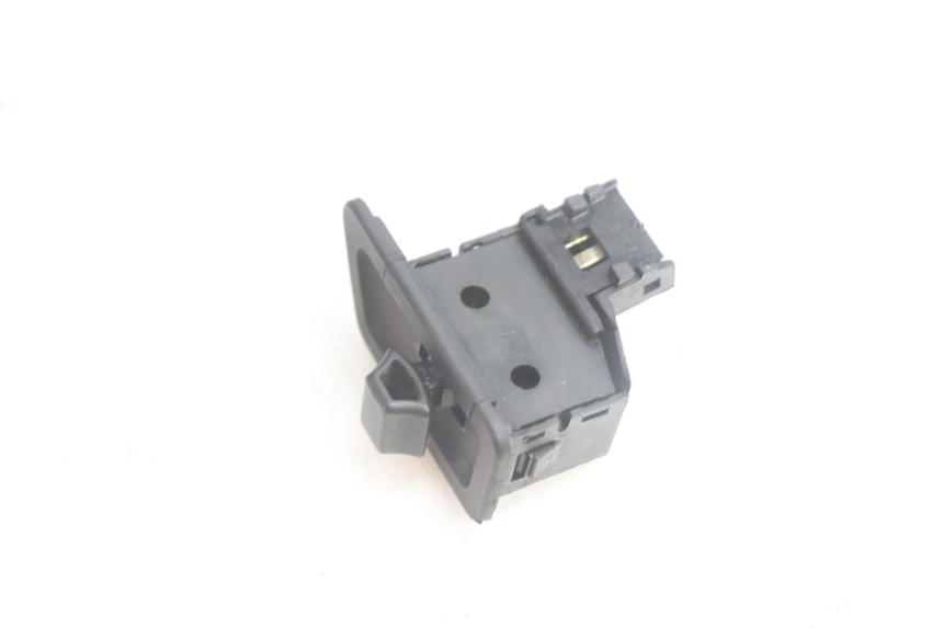 photo de COMMODO CLIGNOTANT YAMAHA XMAX X-MAX 125 (2006 - 2009) - Zoom état d’usage