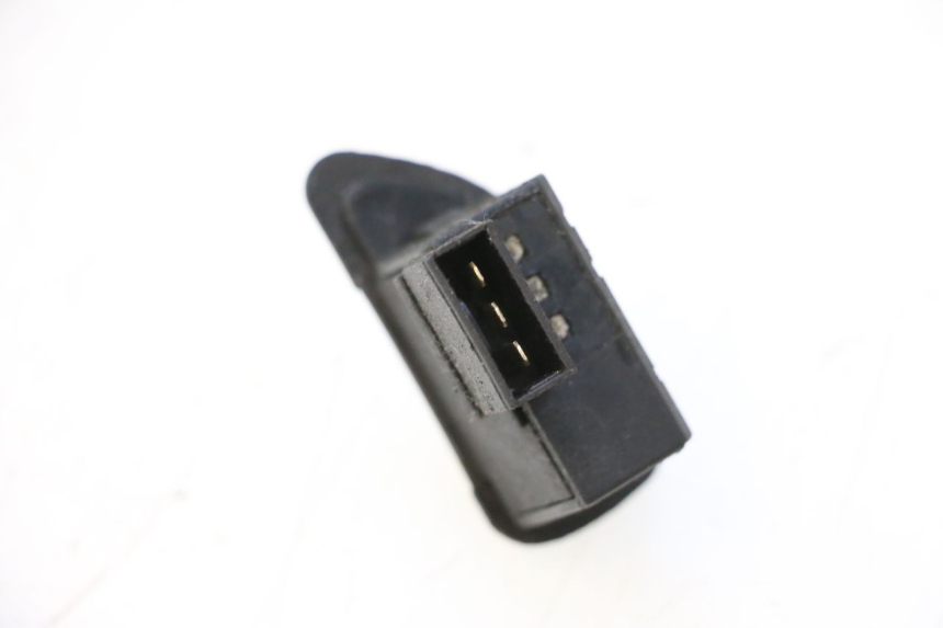 photo de COMMODO CLIGNOTANT PIAGGIO ZIP 2T 50 (2009 - 2019) - Zoom état d’usage