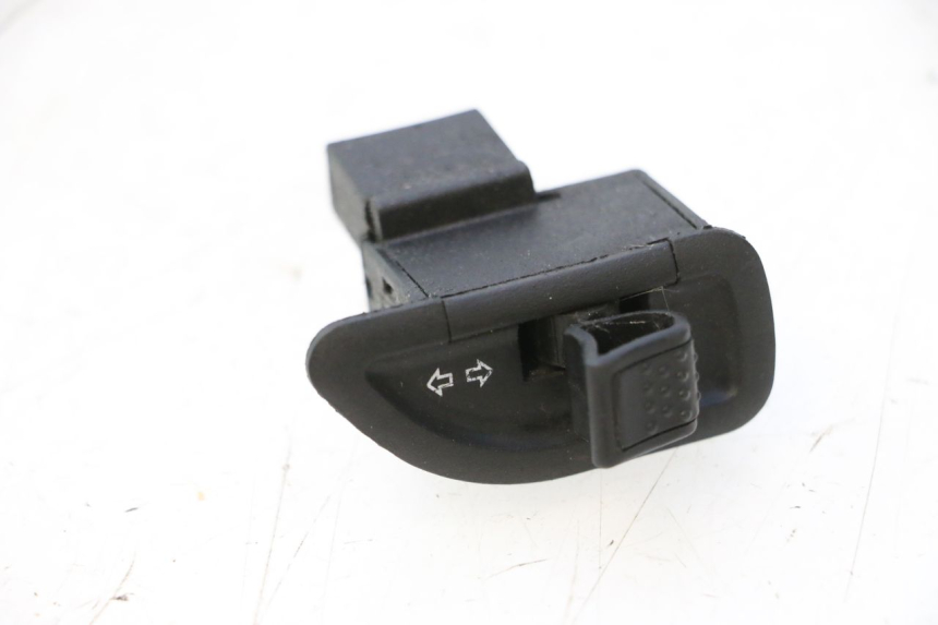 photo de COMMODO CLIGNOTANT PIAGGIO ZIP 2T 50 (2009 - 2019) - Autre angle de vue