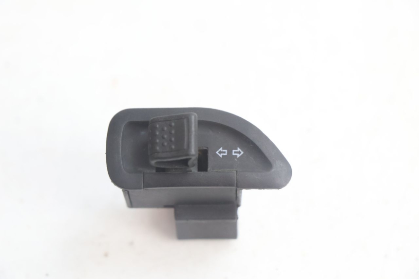 photo de COMMODO CLIGNOTANT PIAGGIO ZIP IGET 4T 50 (2021 - 2023) - Vue principale