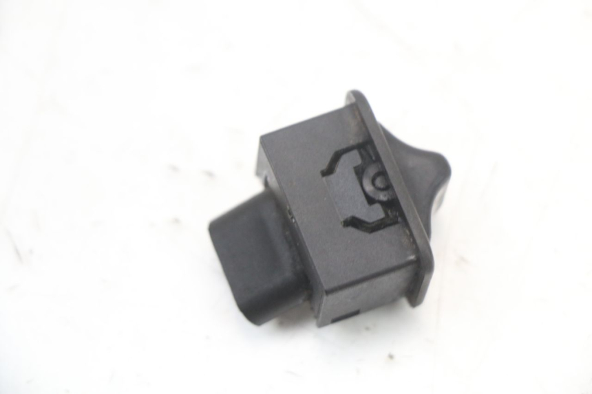 photo de COMMODO CLIGNOTANT PIAGGIO ZIP RST 50 (1996 - 1998) - Autre angle de vue
