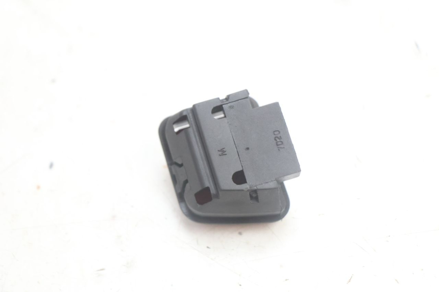 photo de COMMODO COUPE CONTACT PIAGGIO MP3 125 (2006 - 2014) - Zoom état d’usage
