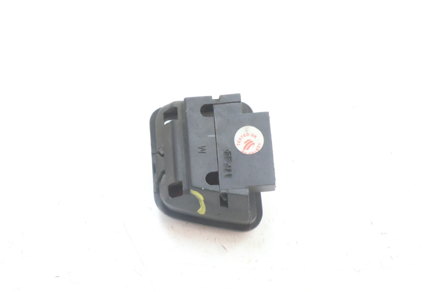 photo de COMMODO COUPE CONTACT PIAGGIO MP3 500 (2016 - 2018) - Autre angle de vue