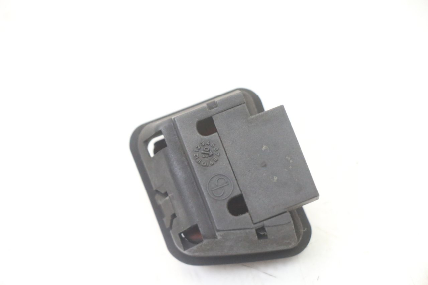 photo de COMMODO COUPE CONTACT PIAGGIO X8 125 (2004 - 2007) - Autre angle de vue