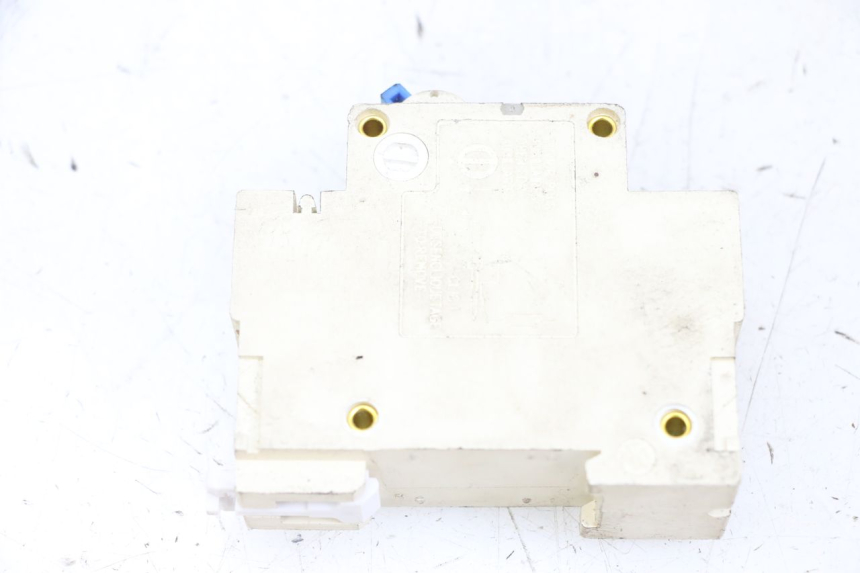 photo de COMMODO COUPE CONTACT EFUN PUSA 1 - Points de fixation