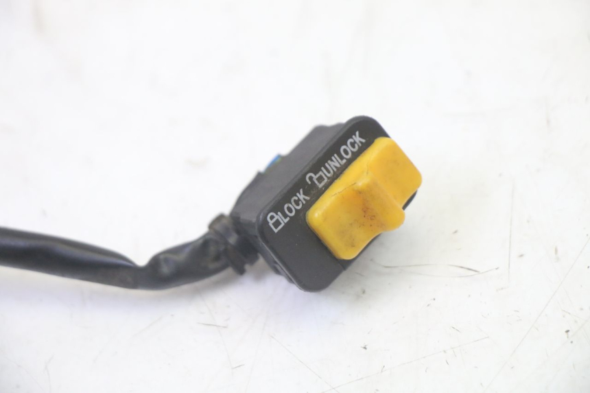 photo de COMMODO COUPE CONTACT PEUGEOT TWEET 4T 50 (2018 - 2022) - Détail de la pièce