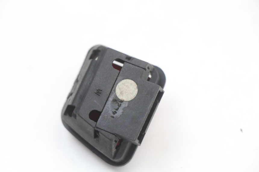 photo de COMMODO COUPE CONTACT PIAGGIO X8 125 (2004 - 2007) - Autre angle de vue