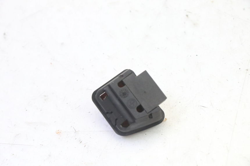 photo de COMMODO COUPE CONTACT PIAGGIO X9 EVOLUTION 125 (2003 - 2007) - Autre angle de vue