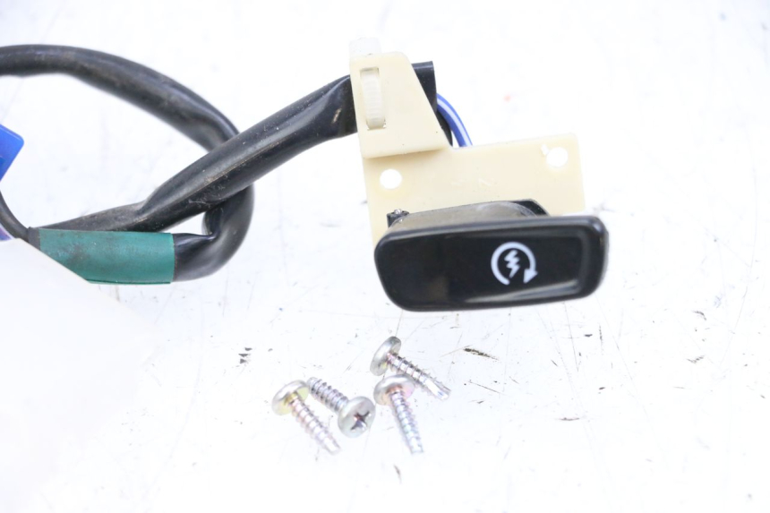 photo de COMMODO DEMARREUR MBK FLAME X 125 (2007 - 2016) - Gros plan technique