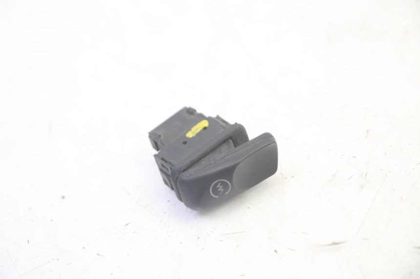 photo de COMMODO DEMARREUR PIAGGIO MP3 500 (2016 - 2018) - Vue principale