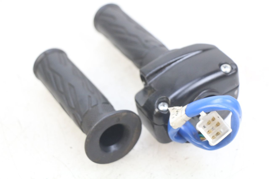 photo de COMMODO DROIT KYMCO AGILITY 16+ 4T 50 (2018 - 2023) - Zoom état d’usage