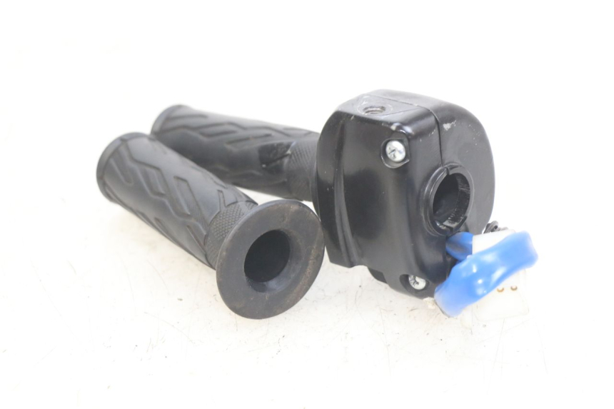 photo de COMMODO DROIT KYMCO AGILITY 16+ 4T 50 (2018 - 2023) - Autre angle de vue