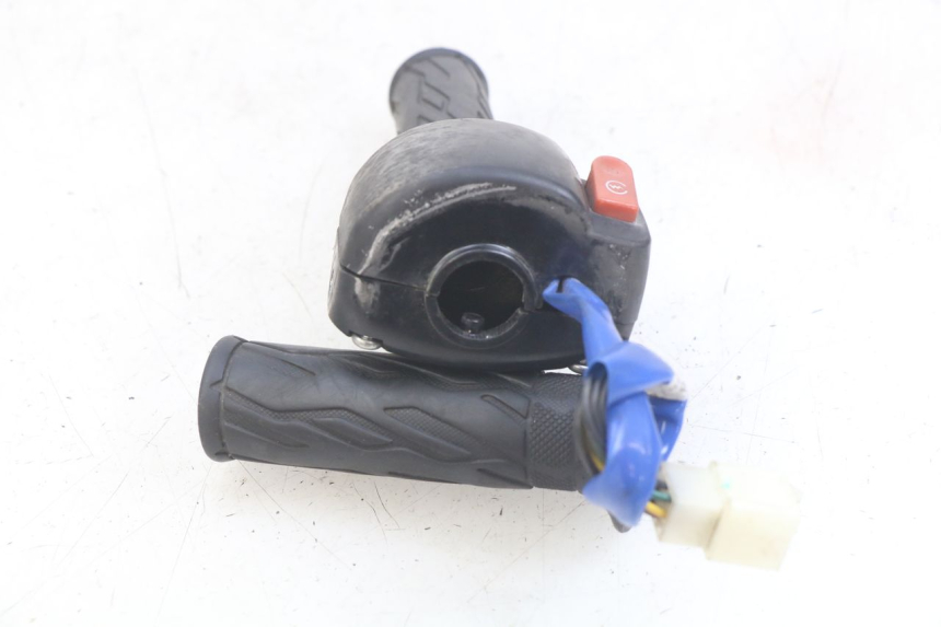 photo de COMMODO DROIT KYMCO AGILITY 16+ 4T 50 (2018 - 2023) - Zoom état d’usage