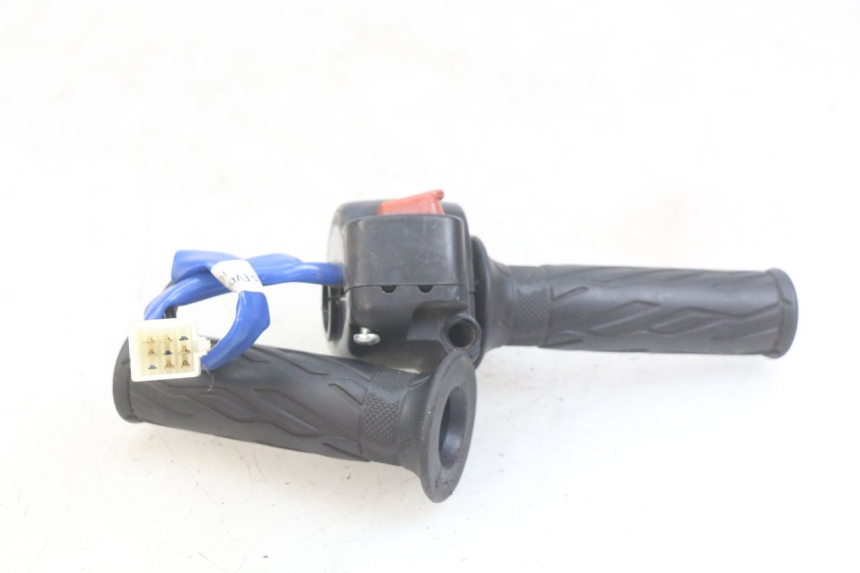 photo de COMMODO DROIT KYMCO AGILITY 16+ 4T 50 (2018 - 2023) - Gros plan technique