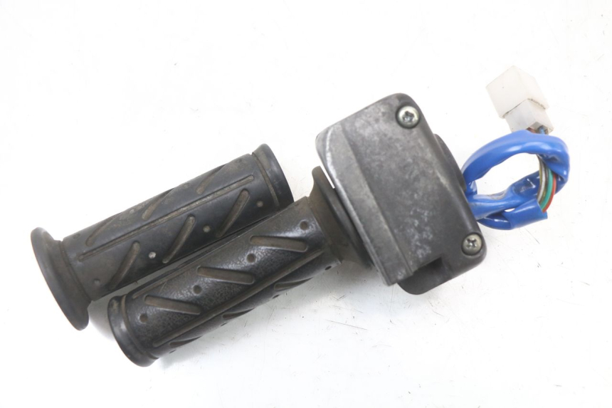 photo de COMMODO DROIT KYMCO AGILITY 4T 50 (2005 - 2018) - Gros plan technique