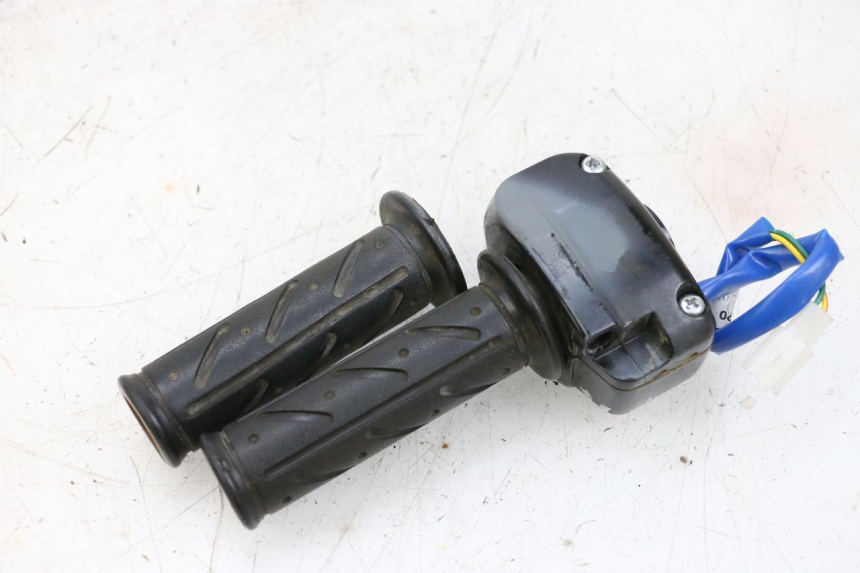 photo de COMMODO DROIT KYMCO AGILITY 4T 50 (2018 - 2022) - Gros plan technique