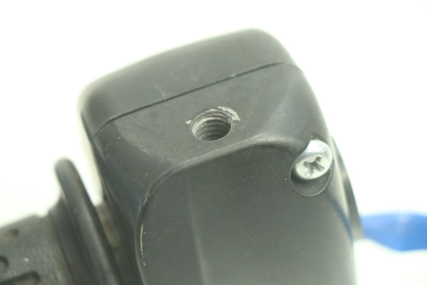 photo de COMMODO DROIT KYMCO AGILITY 4T 50 (2018 - 2022) - Gros plan technique