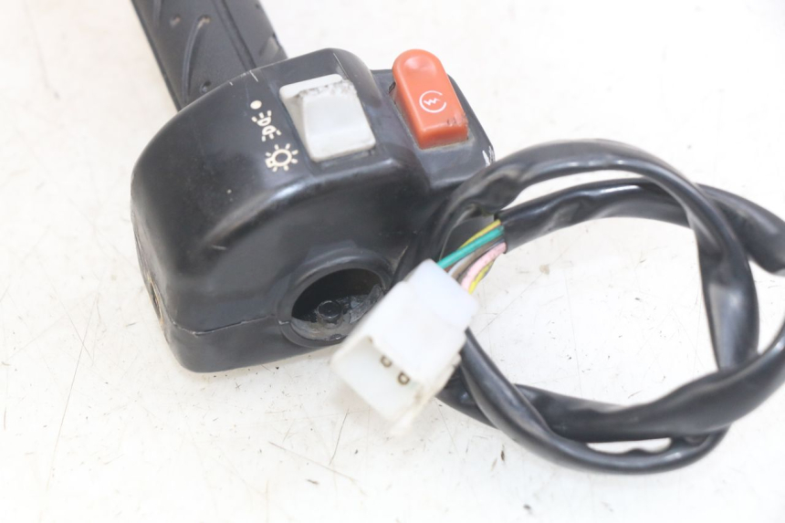 photo de COMMODO DROIT KYMCO AGILITY NAKED RENOUVO 2T 50 (2011 - 2018) - Détail de la pièce