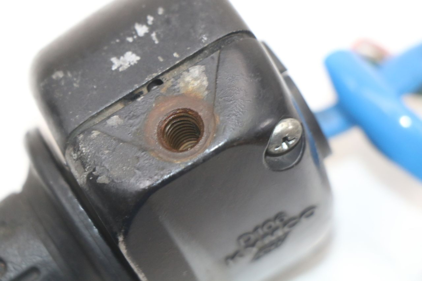 photo de COMMODO DROIT KYMCO AGILITY PREMIUM 50 (2007 - 2010) - Gros plan technique