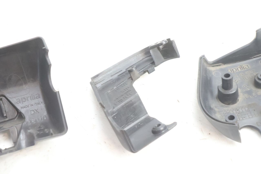 photo de COMMODO DROIT APRILIA ATLANTIC S 125 (2010 - 2013) - Points de fixation