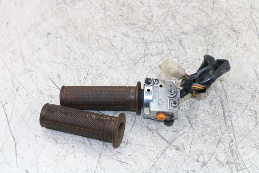 photo de COMMODO DROIT BAOTIAN BT COLLECTOR 50 (2005 - 2013) - Autre angle de vue