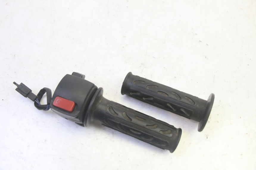 photo de COMMODO DROIT MBK BOOSTER SPIRIT 50 (2004 - 2017) - Vue principale