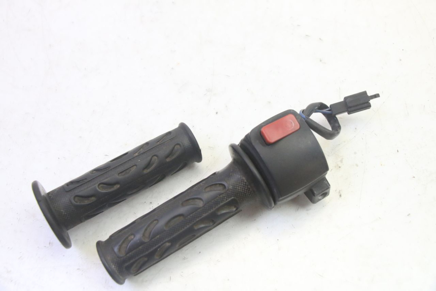 photo de COMMODO DROIT MBK BOOSTER SPIRIT 50 (2004 - 2017) - Autre angle de vue