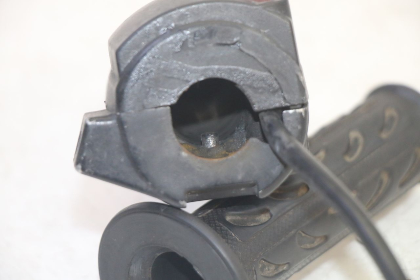 photo de COMMODO DROIT MBK BOOSTER SPIRIT 50 (2004 - 2017) - Points de fixation