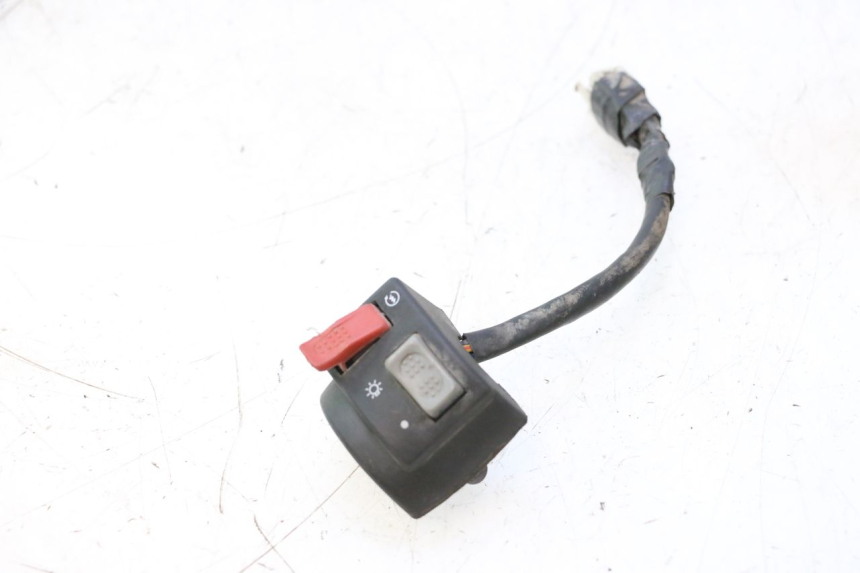 photo de COMMODO DROIT MBK BOOSTER SPIRIT 50 (1999 - 2003) - Détail de la pièce