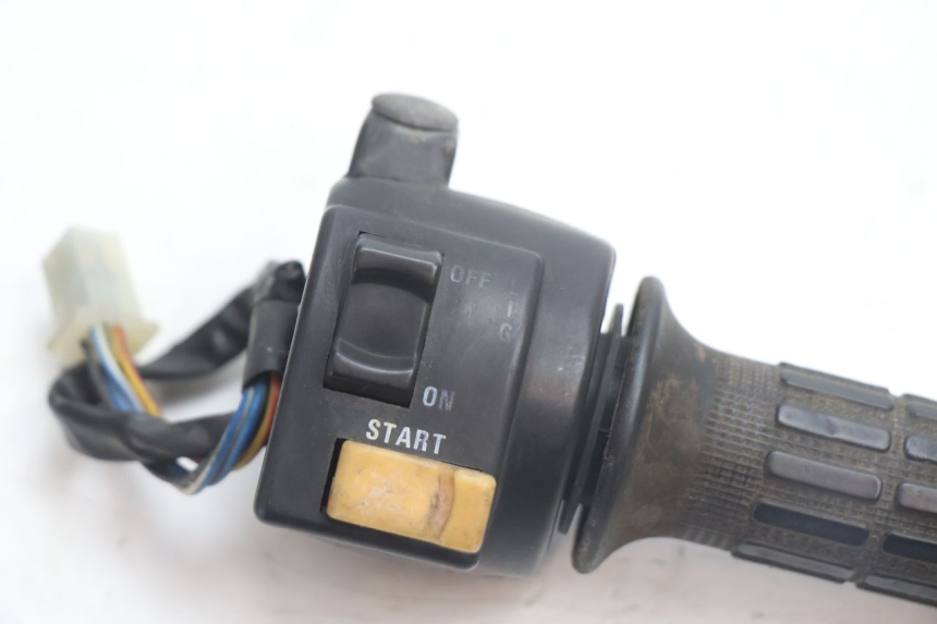 photo de COMMODO DROIT MBK BOOSTER SPIRIT 50 (1996 - 1999) - Détail de la pièce