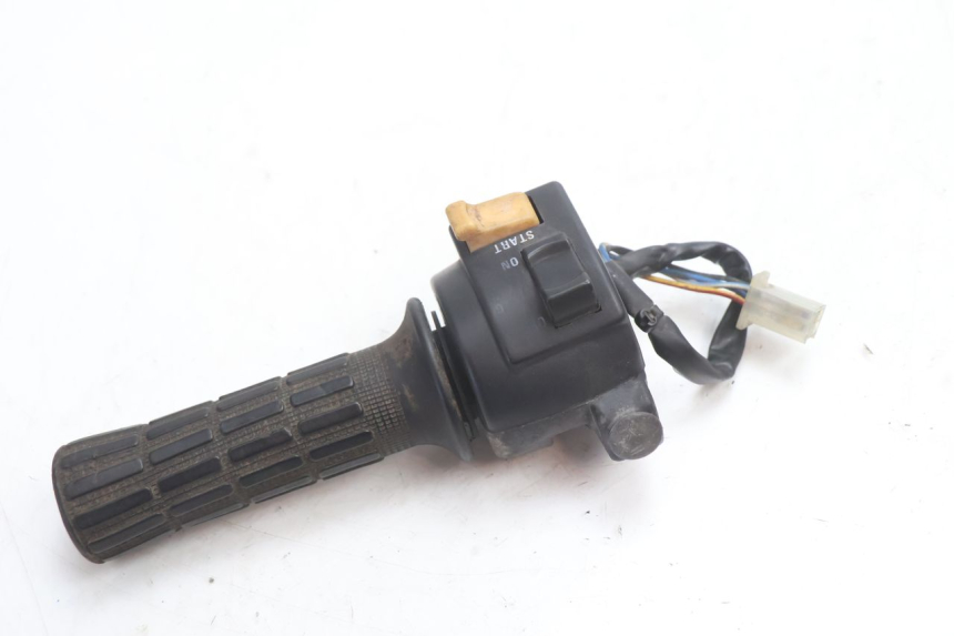 photo de COMMODO DROIT MBK BOOSTER SPIRIT 50 (1996 - 1999) - Autre angle de vue