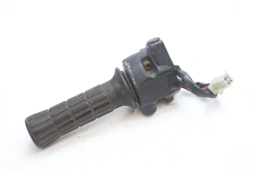 photo de COMMODO DROIT MBK BOOSTER SPIRIT 50 (1996 - 1999) - Gros plan technique