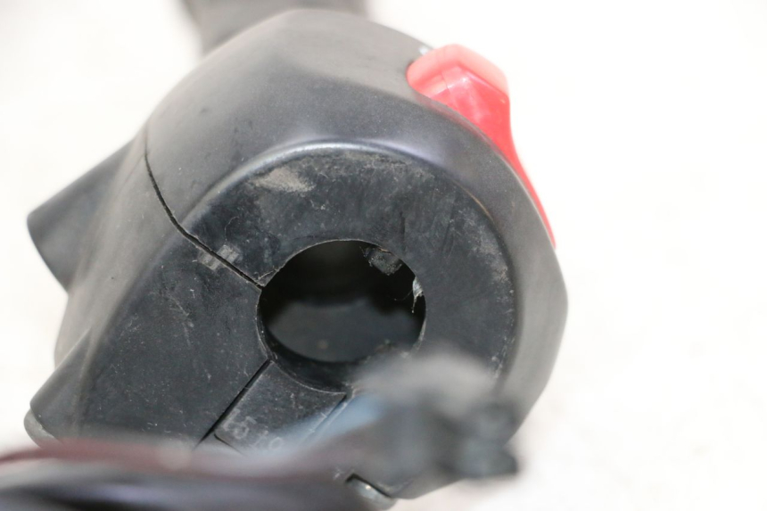 photo de COMMODO DROIT SUZUKI BURGMAN 125 (2007 - 2014) - Gros plan technique