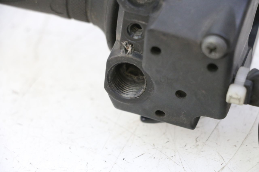 photo de COMMODO DROIT SUZUKI BURGMAN 125 (2007 - 2014) - Points de fixation