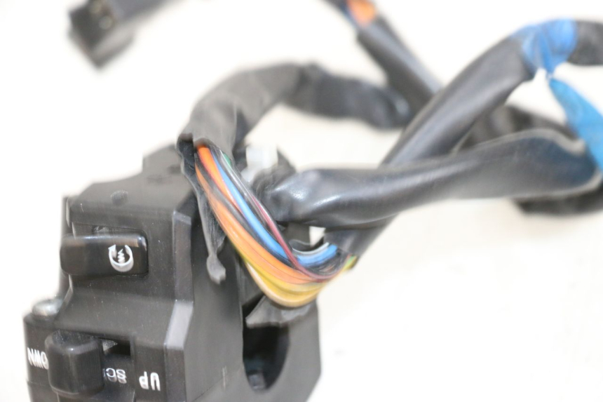 photo de COMMODO DROIT SUZUKI BURGMAN 650 (2013 - 2020) - Détail de la pièce