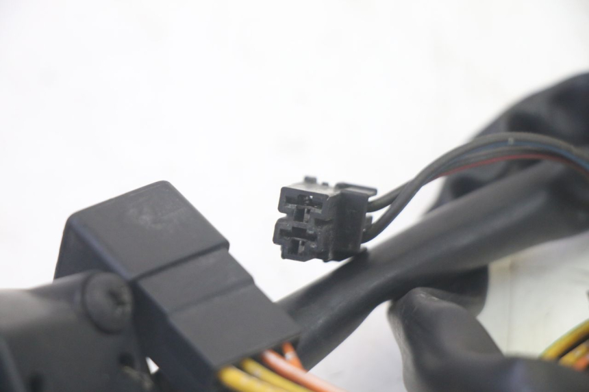 photo de COMMODO DROIT SUZUKI BURGMAN 125 (2007 - 2014) - Points de fixation