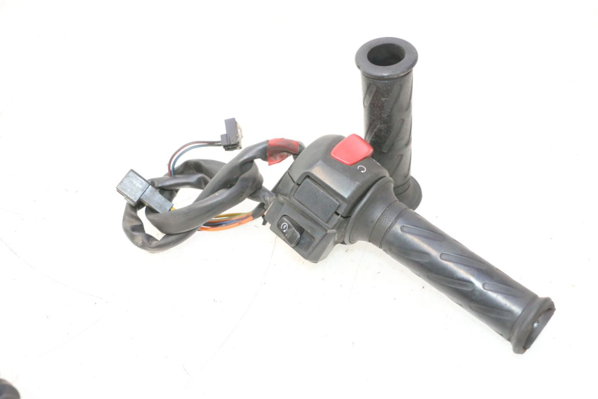 photo de COMMODO DROIT SUZUKI BURGMAN 125 (2007 - 2014) - Vue principale