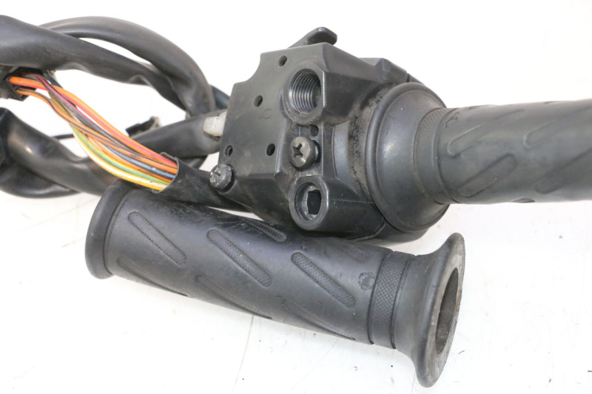 photo de COMMODO DROIT SUZUKI BURGMAN 125 (2007 - 2014) - Autre angle de vue