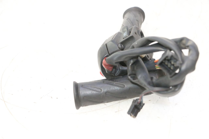 photo de COMMODO DROIT SUZUKI BURGMAN 125 (2007 - 2014) - Vue d’ensemble