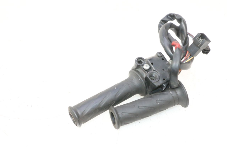 photo de COMMODO DROIT SUZUKI BURGMAN 125 (2007 - 2014) - Détail de la pièce