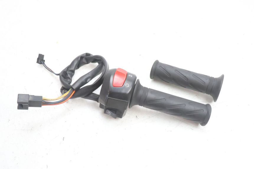 photo de COMMODO DROIT SUZUKI BURGMAN 125 (2007 - 2014) - Vue principale
