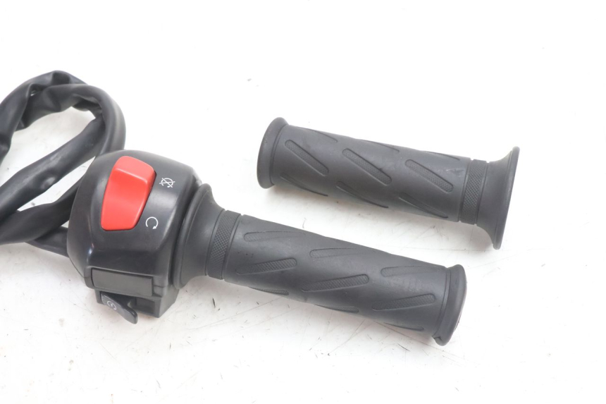 photo de COMMODO DROIT SUZUKI BURGMAN 125 (2007 - 2014) - Zoom état d’usage