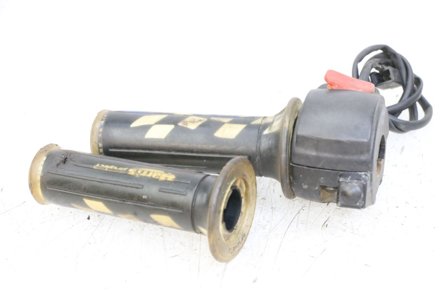 photo de COMMODO DROIT YAMAHA BW'S 50 (2004 - 2017) - Gros plan technique