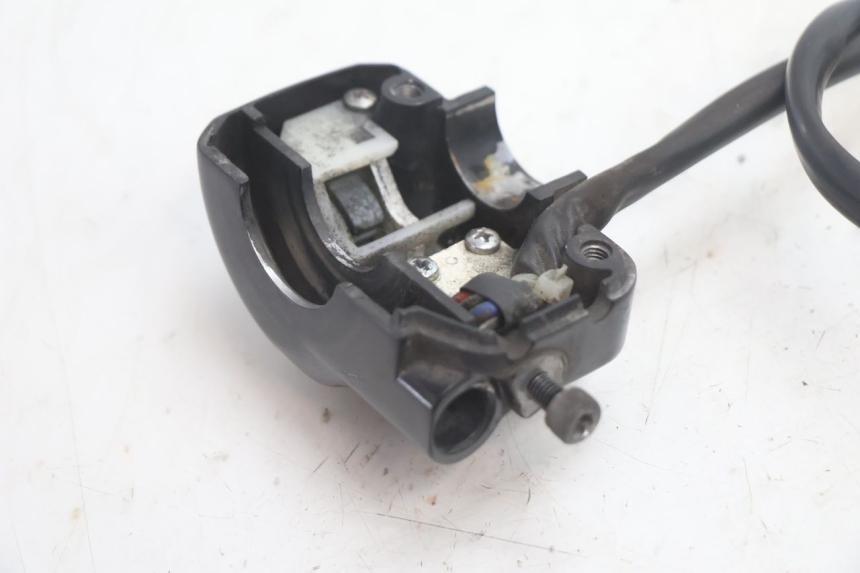 photo de COMMODO DROIT YAMAHA BW'S BWS 125 (2010 - 2013) - Gros plan technique