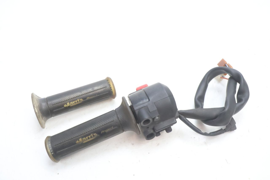 photo de COMMODO DROIT HONDA CB F HORNET 600 (2005 - 2006) - Gros plan technique