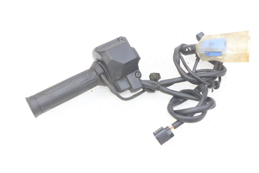 photo de COMMODO DROIT HONDA CB R 1000 (2018 - 2023) - Points de fixation